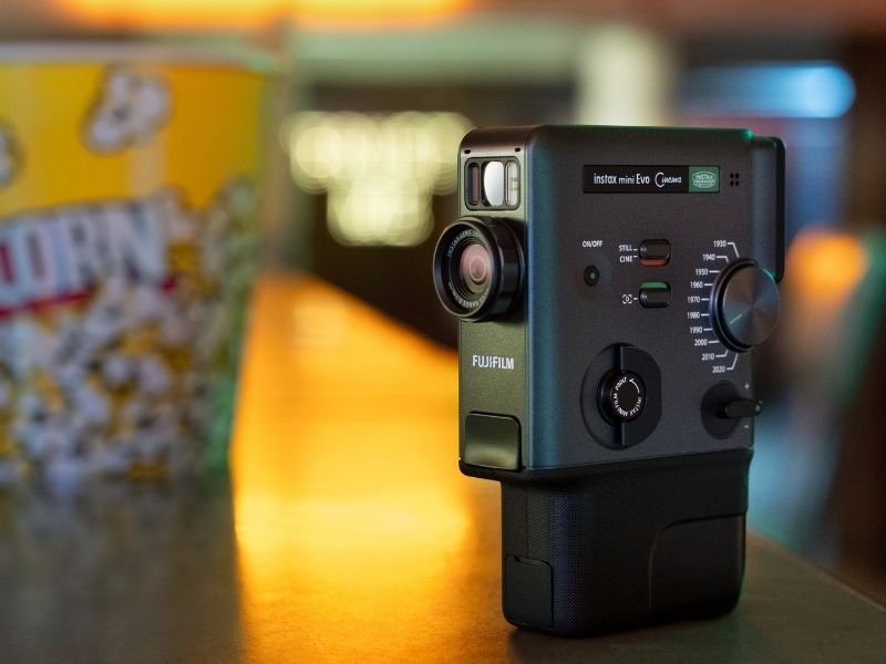 FUJIFILM'den yeni 3’ü 1 Arada Hibrit Anlık Fotoğraf Makinesi: instax mini Evo Cinema