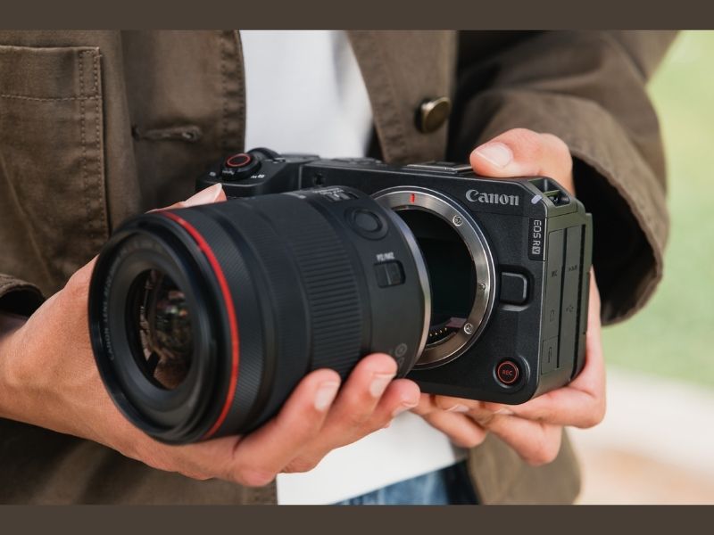 Canon'dan Yeni EOS R6 V Tam Kare Fotoğraf Makinesi ve RF 20-50MM F4L IS USM PZ Power Zoom Lensi