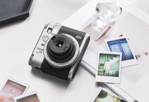 Renk Efekti Düğmesi ve Manuel Vinyet Düğmesiyle Sanatsal Yaratıcılığı Gösteren instax mini 99™ Satışa Çıktı