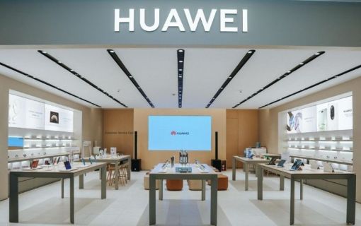 HUAWEI’nin Yeni Mağazasında Büyük Açılışa Özel Sürpriz Hediyeler