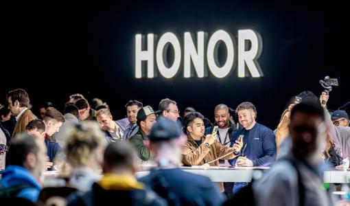 HONOR,  Yapay Zeka Stratejilerini MWC 2024'te Tanıttı